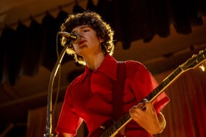 ノア・ジュプ歌唱シーン『ドリーミン・ワイルド 名もなき家族のうた』本編映像