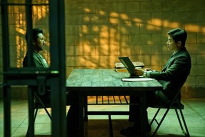 イ・ソンギュン“大佐”が苦悩の表情浮かべる…チョ・ジョンソク“弁護士