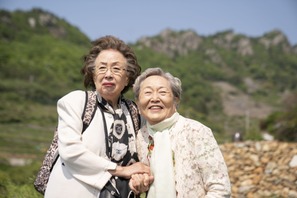 旧友の死が主人公に大きな影響を与える…名優共演『最後のピクニック』本編映像