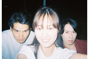 水上恒司＆山下美月＆宮舘涼太、互いを撮影『火喰鳥を、喰う』オフショット