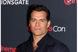 ヘンリー・ガヴィル、リメイク版『ハイランダー 悪魔の戦士』のトレーニング中に負傷 撮影開始が今秋から来年初頭に延期に