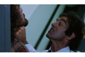 40台近くの車が壊れる「古き良き時代」のカーアクション映す『ジャグラー／ニューヨーク25時』予告編