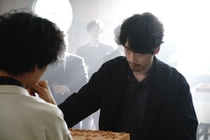 坂口健太郎「みんなそれぞれ傷や色んな事を抱えている」『盤上の向日葵』出演者インタビュー特別映像