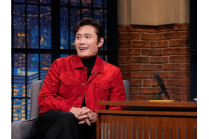 米トーク番組に出演したイ・ビョンホン、新作映画の裏話でスタジオを沸かした！