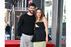 レイチェル・マクアダムスがハリウッドの殿堂入り 『HELP/復讐島』で共演の“パワハラ上司”演じたディラン・オブライエンらが駆け付ける