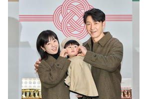 俳優シム・ヒョンタクの愛息ハルくん、最年少広報大使に！家族3人で初の公の場に登場