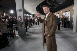 クリス・ヘムズワース「今まで演じたことがない種類の役」マッド・デイモン＆ベン・アフレックら駆けつけ大盛況！『クライム 101』ワールドプレミア