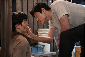 「何処までスゲェんだ鈴木亮平さん!!」「2人いるのかと…」儀堂＆ニセ儀堂の撮影裏が公開！「リブート」