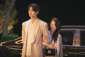 “国宝級”ビョン・ウソクの乗馬シーン、IUとの華麗なダンスも「21世紀の大君夫人」ティザー予告編