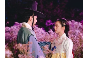 『花が咲けば、月を想い』ユ・スンホ×イ・ヘリ、ついにキス寸前