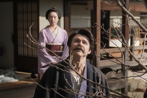 「ばけばけ」第122回あらすじ・場面写真　庭に咲いた季節外れの桜を見たヘブンは、日本に来た日のことを思い出していた…3月24日放送