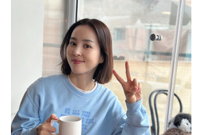 『朱蒙』女優ハン・ヘジン、本当に40代!? 日常の1コマで見せた“奇跡の若見えビジュアル”【PHOTO】