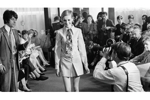 60年代を象徴する“ミニの女王”捉える『ツイッギー』ポール・マッカートニーらが魅力語る本編映像