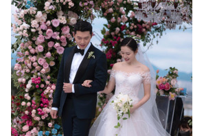 「永遠の愛と友情の間」ヒョンビン＆ソン・イェジン夫婦、結婚4周年を祝う“未公開ウェディング写真”を大放出【PHOTO】