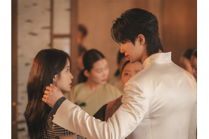 『麗』以来10年ぶりの再会！IU＆ビョン・ウソクが『21世紀の大君夫人』で魅せる完璧な“夫婦ケミ”に期待大