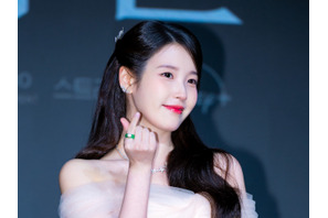 『21世紀の大君夫人』主演IU、“財閥CEO”になりきり堂々の宣言！「業界1位は逃さない」