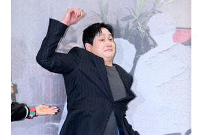 「ゴリラみたいに写ってて…」制作発表会で転倒寸前だったパク・ヘジュン、自虐コメントで会場爆笑！【PHOTO】