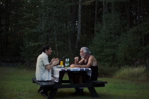 主人公がブルックリンにやってくる…物語が動き出す『ドランクヌードル』本編冒頭映像＆新場面写真 コラボ刺繍も