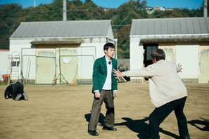 青木柚“転校生・優” 、「集団行動」に抗う『NEW GROUP』場面写真解禁