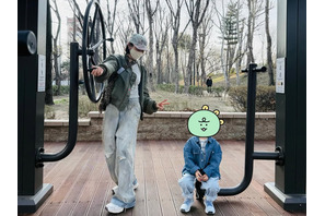 女優ソン・イェジン、愛息子との屋外デート！お洒落な親子コーデに“ほっこり”【PHOTO】