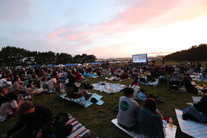 葛西臨海公園にて“屋外シネマフェス”が5月16日開催、上映作品はイルミネーションが贈る『FLY！／フライ！』