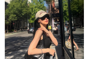 イ・ヨンエ、NYの街角でも圧倒的な存在感！飾らない私服姿で放った“オーラ”【PHOTO】
