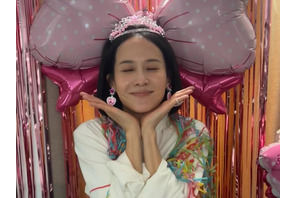 『パラサイト』女優チョ・ヨジョン、可愛すぎる45歳！ティアラ姿の“お姫様ビジュアル”で魅了【PHOTO】