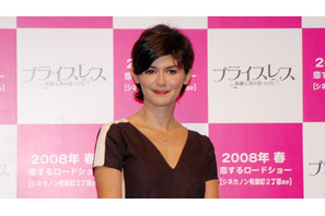 アメリが玉の輿狙い？　大胆ドレスで男を転がす『プライスレス』オドレイ・トトゥ来日