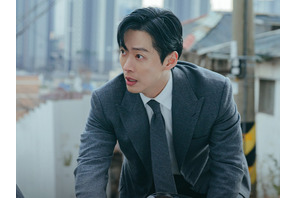 ナムグン・ミンが“4段階の感情変化”で魅せる！Disney+配信予定新作、一触即発の場面写真を解禁【PHOTO】