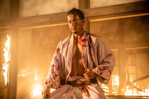 「ひたすらカッコよかった」「素早さ、力の入れ方、構え方完璧」“信長”小栗旬の殺陣をSNS絶賛…「豊臣兄弟！」27話