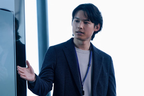 松村北斗＆今田美桜、複雑な感情表現が求められる…『白鳥とコウモリ』場面写真