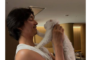 俳優コン・ユ、愛猫コンコンの旅立ちを追悼「僕と似ている君が好きだった」【写真】