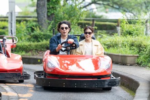 有村架純＆オダギリジョー『さとこはいつも』ゴーカートや動物ふれあい“お忍び”デートのシーン写真解禁