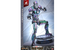 角度で色が変わる！玉虫色に輝くアイアンマンフィギュアが世界2500体限定で登場