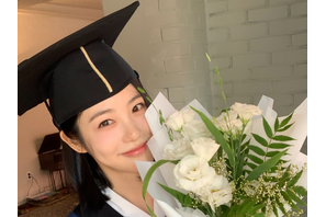 「入学から10年…」女優シン・イェウンがついに大学卒業！笑顔の卒業ショットに祝福の嵐【写真】