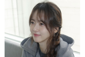 『応答せよ1994』女優コ・アラ、“圧倒的小顔”に衝撃！「本当に36歳なの…」【写真】
