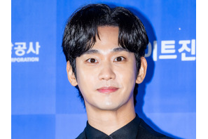 俳優キム・スヒョンの賢明な選択。音楽授賞式のプレゼンターで飾る“Win-Win”な復帰戦