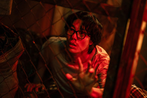 ソン・ガン×イ・ジュニョン「フォーハンズ」、リュ・ジュンヨルの1人二役「なりすましの鼠」がランクイン！Netflix今日のTOP10