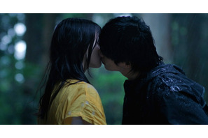 「涙なしで見れない」橋本環奈“緑”＆チェ・ジョンヒョプ“西上”、さよならのキスに反響「バカンスの法則」最終話配信