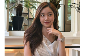 『オクニョ』女優チン・セヨン、驚異の8頭身スタイル！ただの日常すらも撮影現場に【写真】