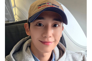 「本当にアラフォー!?」チョン・ヘイン、“少年美”あふれるキャップ姿にファン悶絶【写真】