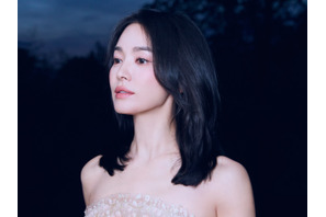 「ルーヴルに飾るべき」女優ソン・ヘギョ、彫刻も嫉妬する“CG級”の女神ビジュアル【写真】