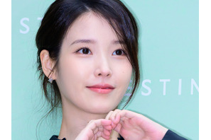 IU、本日“デビュー18周年”！国民的歌姫がファンと紡いだ「音楽の魔法」