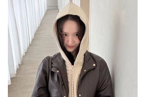少女時代ユナ、36歳とは思えない若々しさ　秋コーデの近況ショットが話題