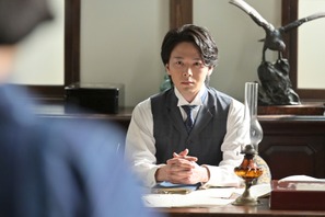 「クセ強め」「名探偵と助手みたい」中村倫也、上坂樹里とシュールなオフショットで「風、薫る」出番終了!?