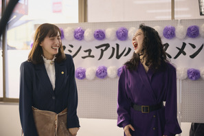 綾瀬はるから真剣な法廷シーンから弾ける笑顔まで『ファーストボイス』メイキングカット到着