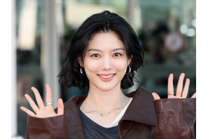 『トンイ』名子役キム・ユジョン、美脚際立つ秋の空港ファッションに目が釘付け！【写真】