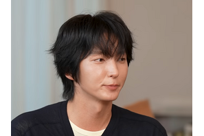 イ・ジュンギ、自身の魅力は「綺麗な鼻」と照れ笑い…！坂口健太郎との豪華ツーショットトーク公開