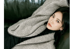 女優ソン・ヘギョ、歳月を感じさせない秋の美貌で魅了「唯一無二の優雅さ」にため息【写真】