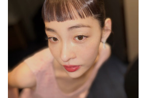 釜山国際映画祭開幕式で単独司会を務めた女優キム・ミンハ、“17kg減量”の輝く美貌を披露【写真】